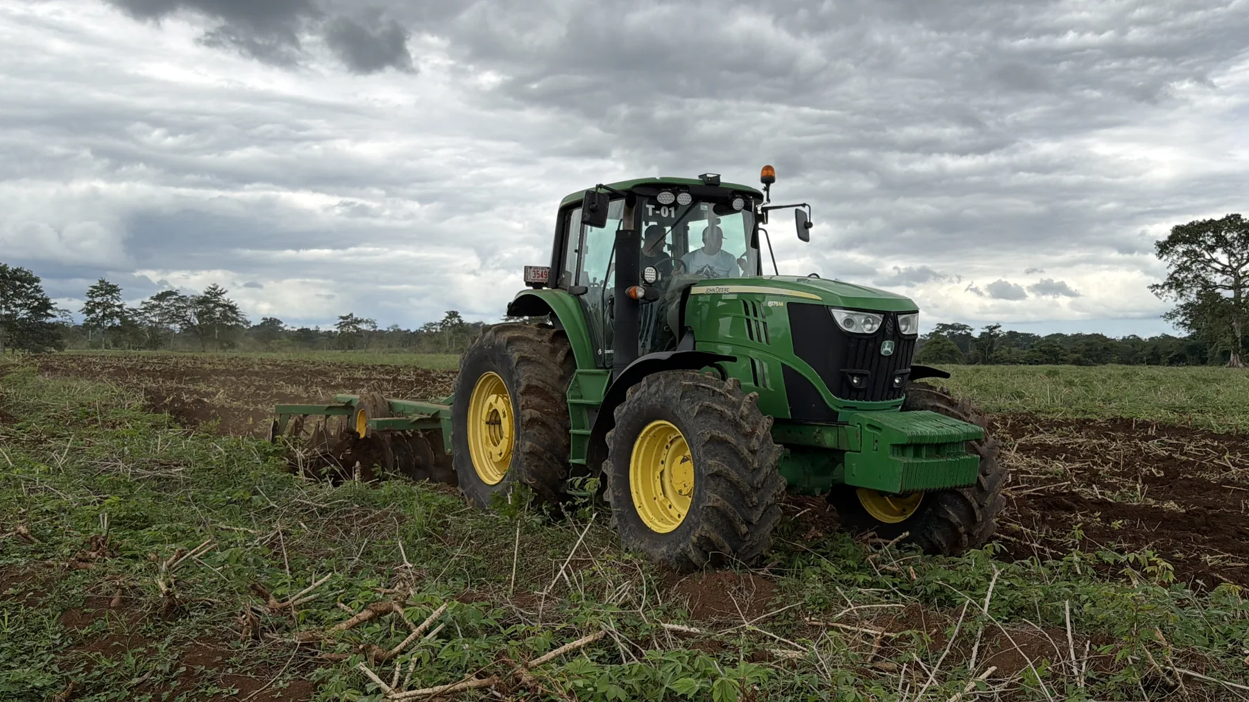 Maquinaria agrícola de CORITRAC en operación